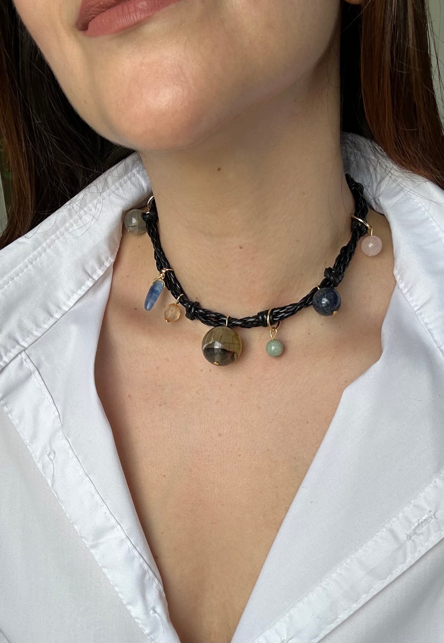 Collar Cosmos en Movimiento